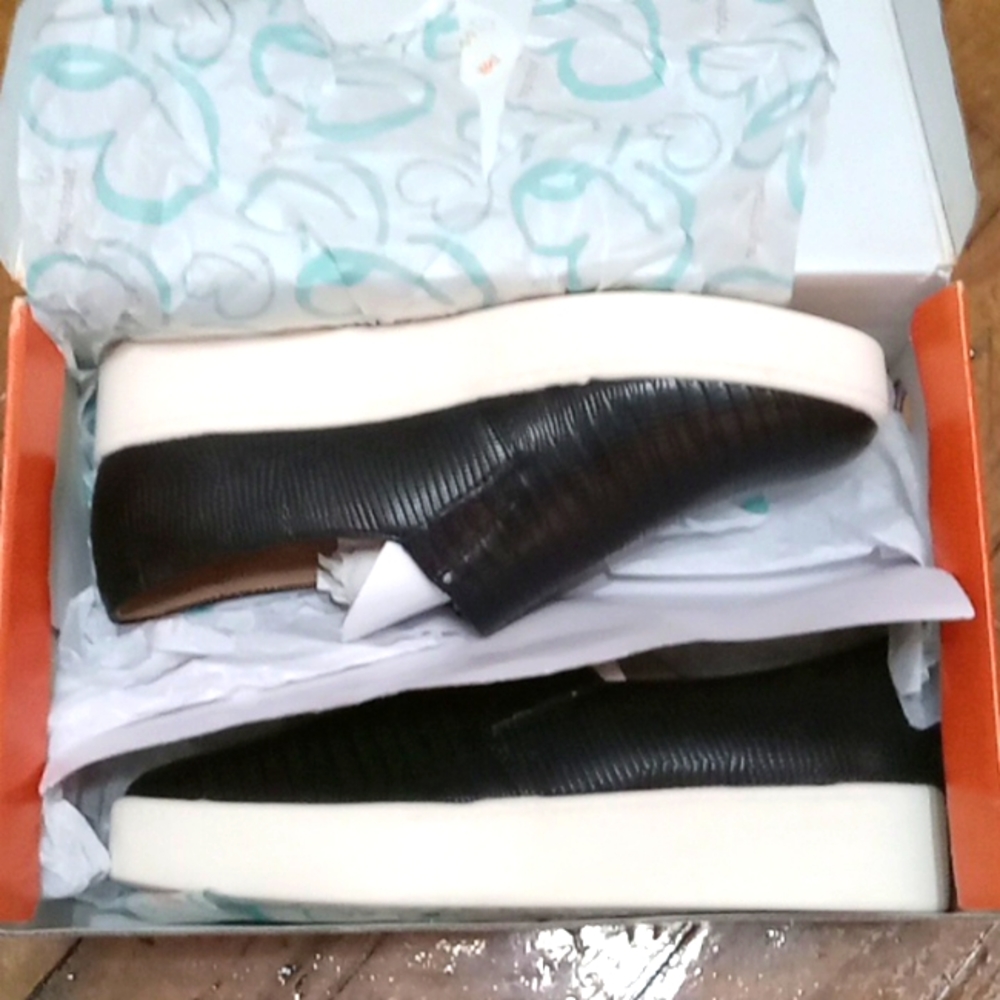 Brand New Baretraps Yannah sneaker